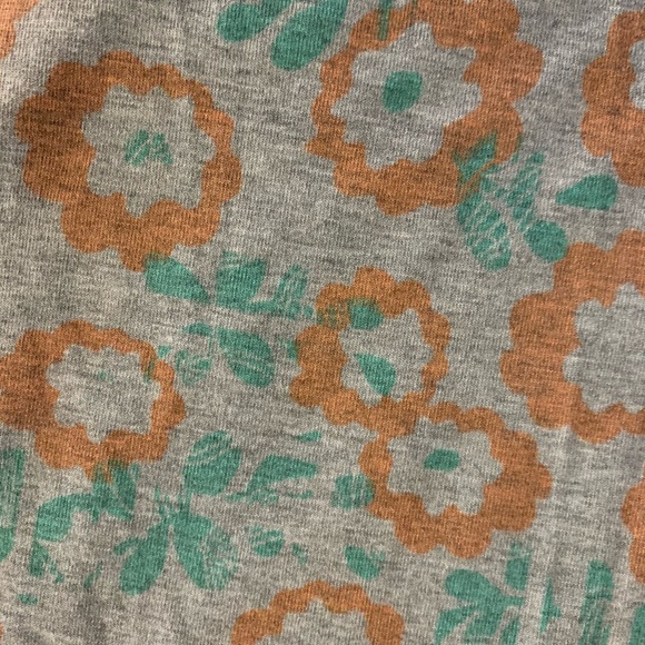 ✨3 for $25✨5 Lularoe Classic T’s Small/Med - Picture 16 of 16